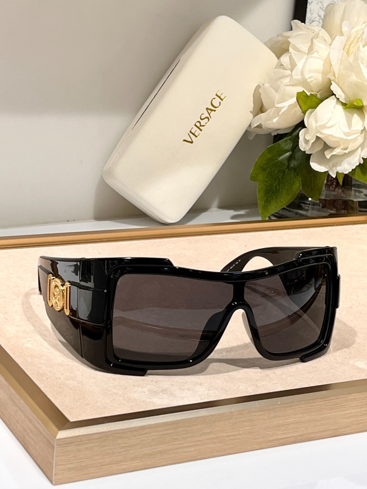 2 versace glasses list