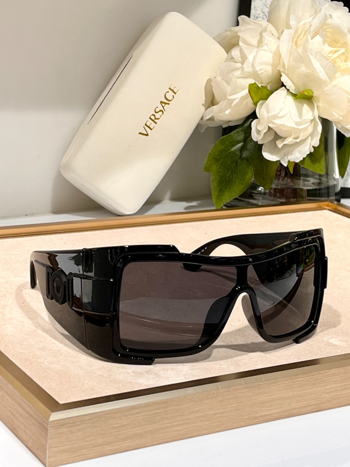 2 versace glasses list