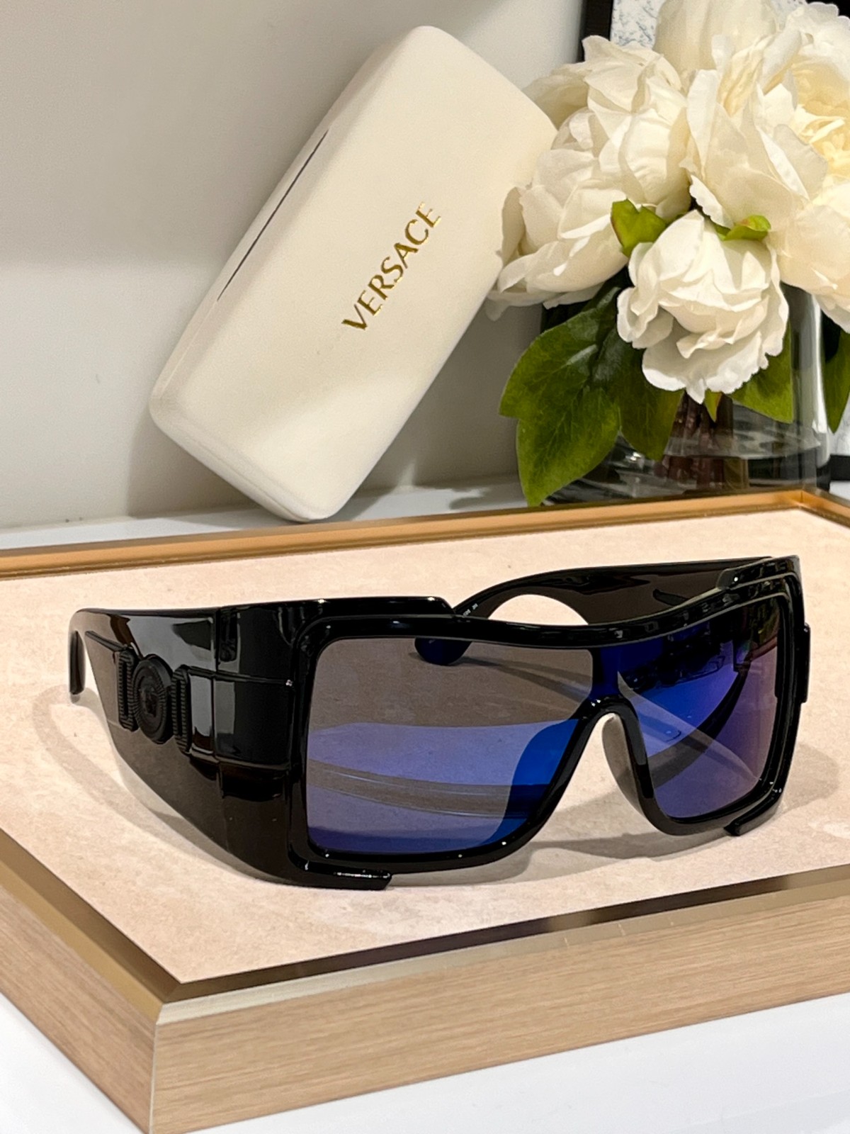 2 versace glasses list