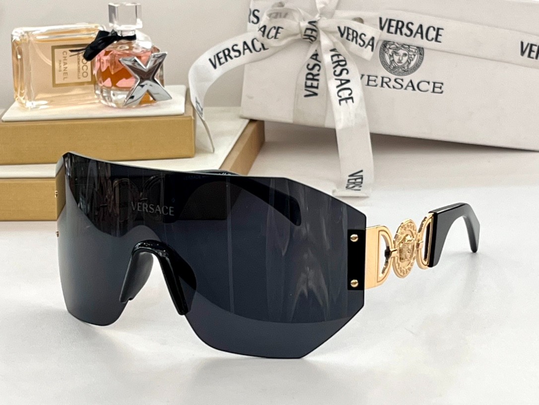 2 versace glasses list