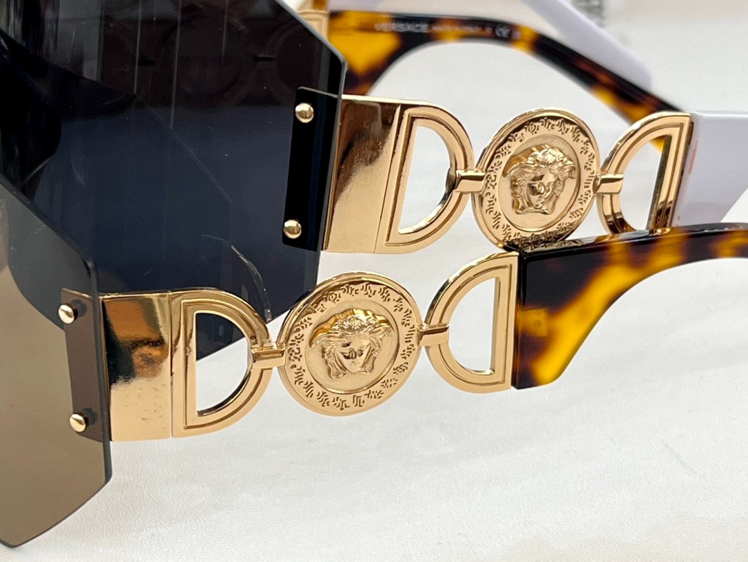 2 versace glasses list