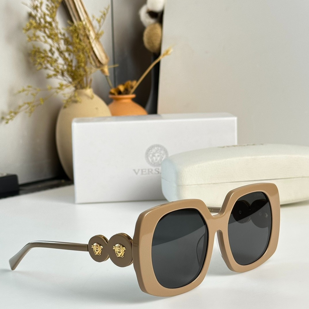 2 versace glasses list