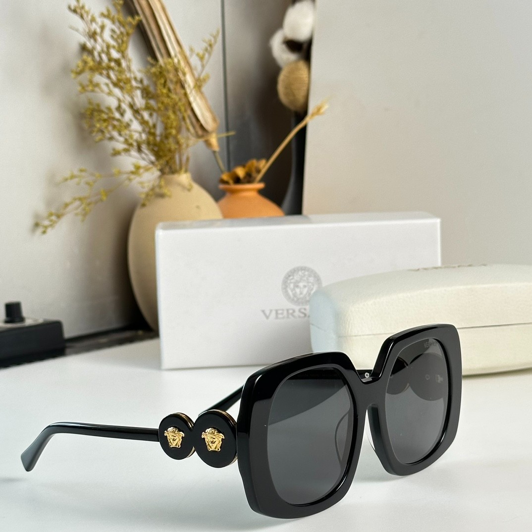 2 versace glasses list