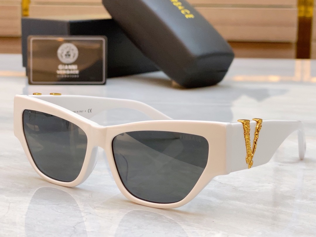 2 versace glasses list