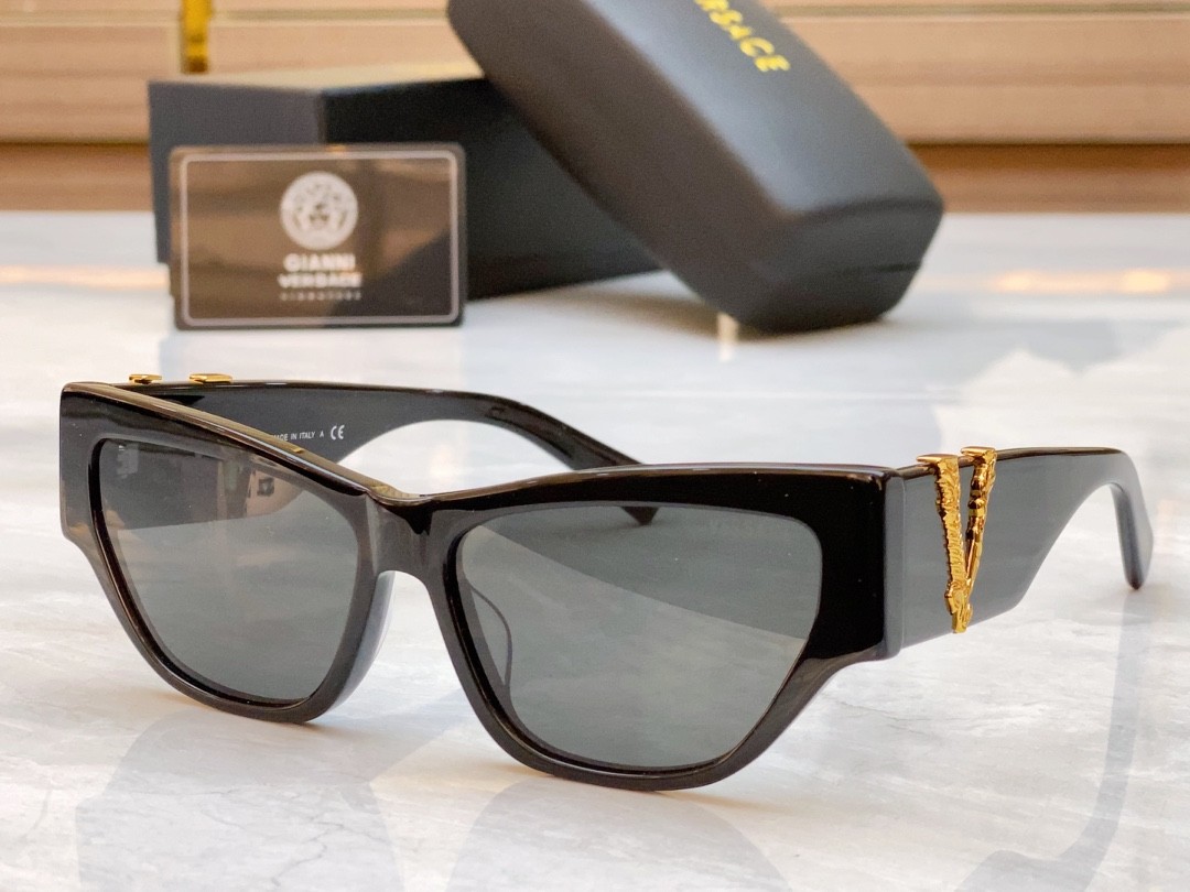 2 versace glasses list