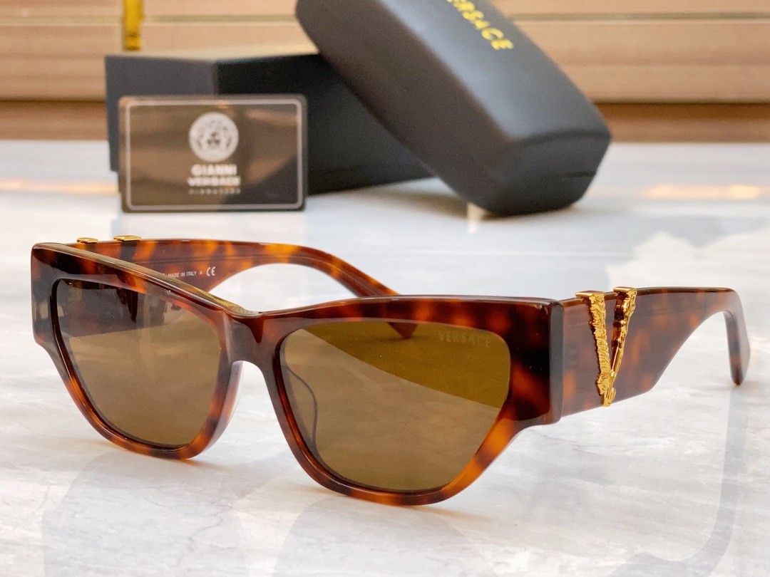 2 versace glasses list