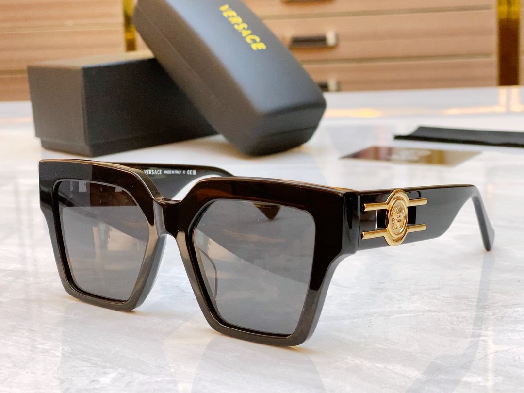2 versace glasses list