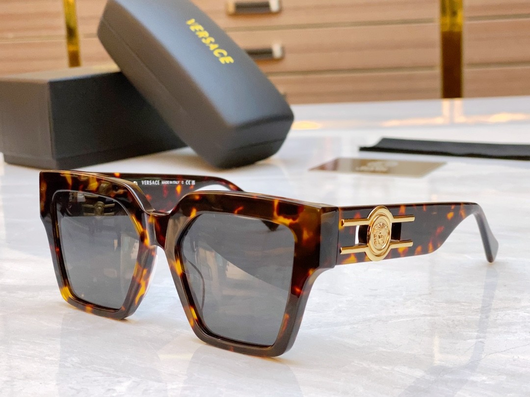 2 versace glasses list
