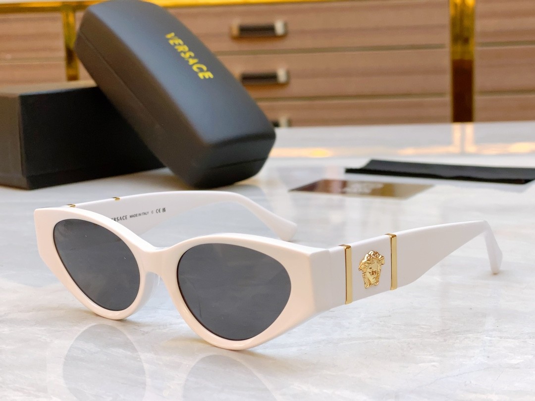 2 versace glasses list