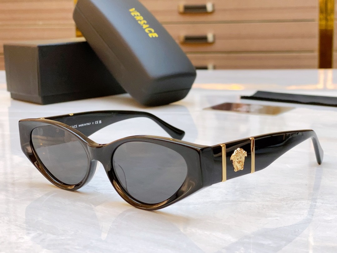 2 versace glasses list