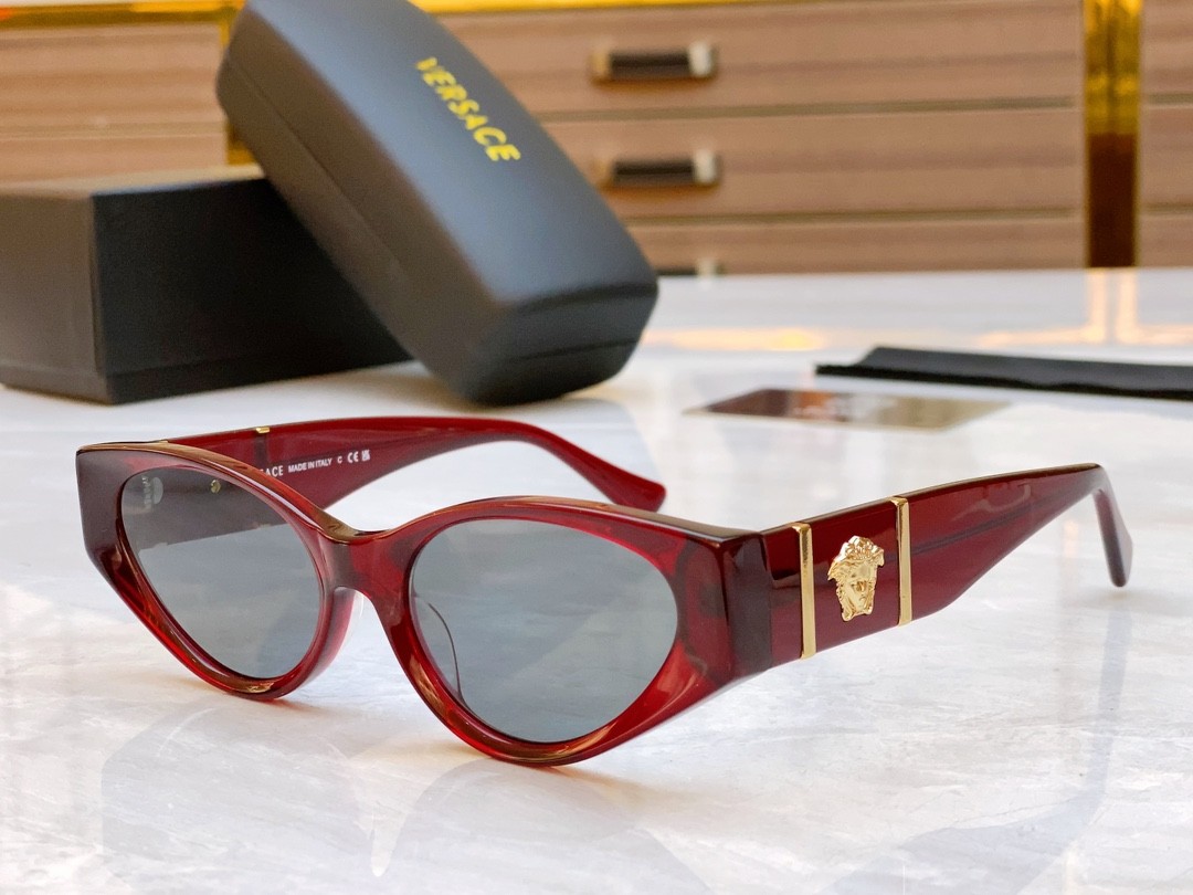 2 versace glasses list