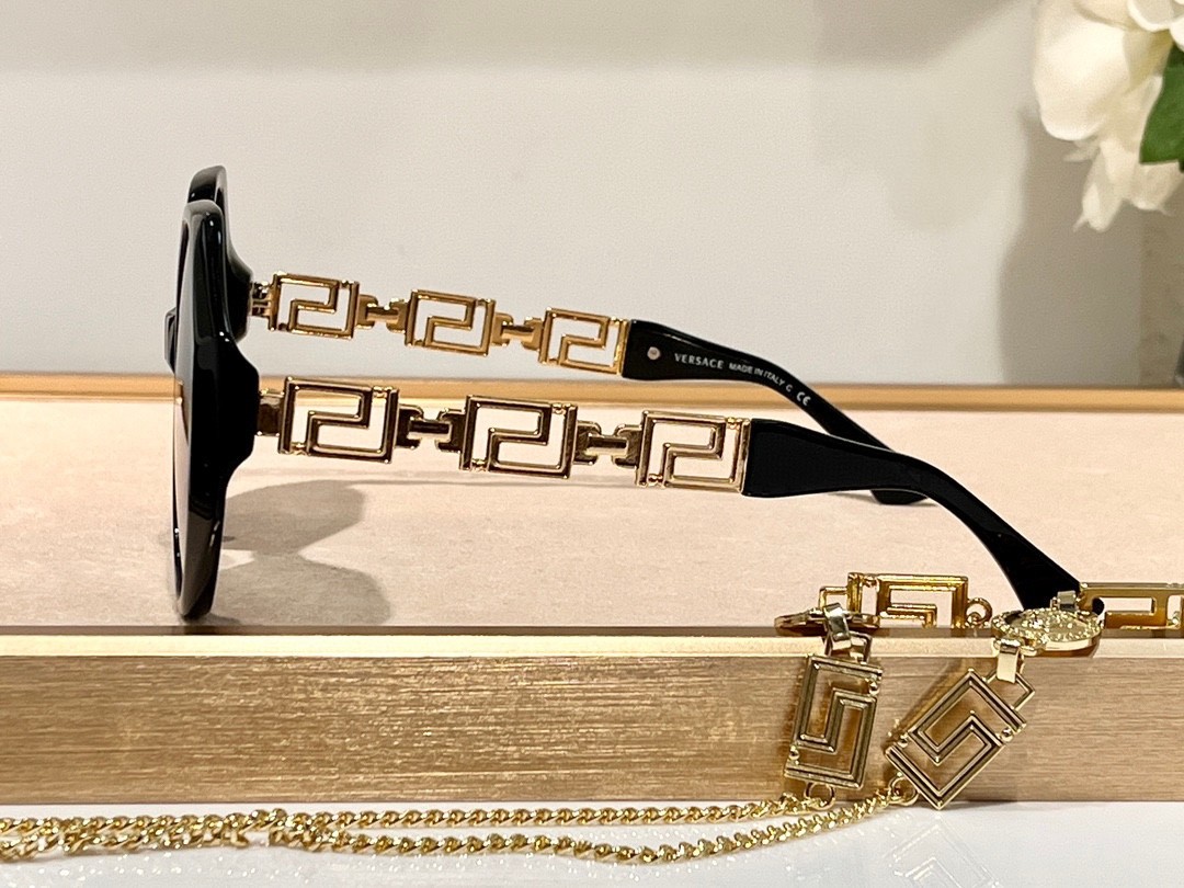 2 versace glasses list