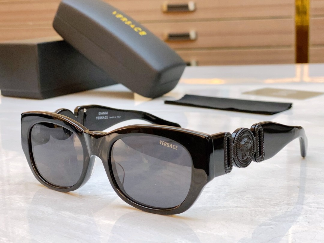 2 versace glasses list