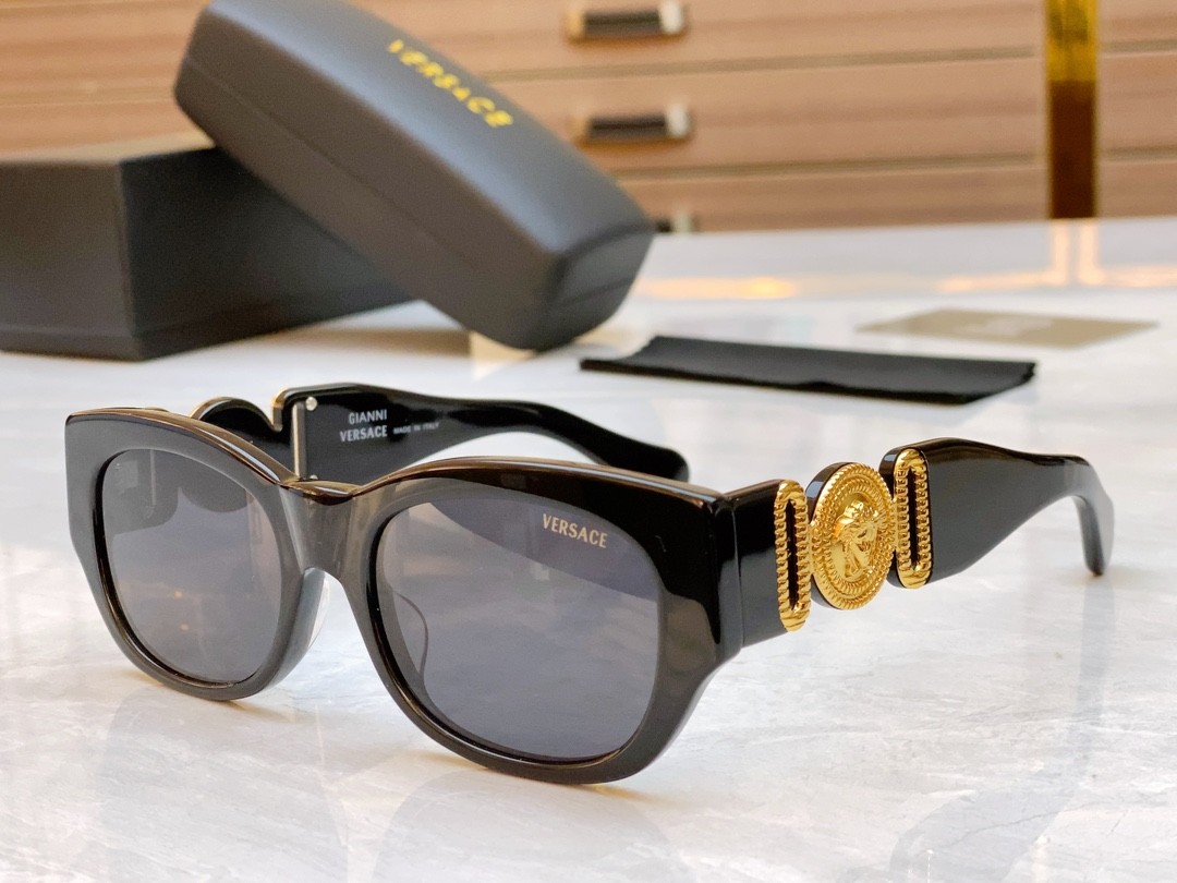 2 versace glasses list