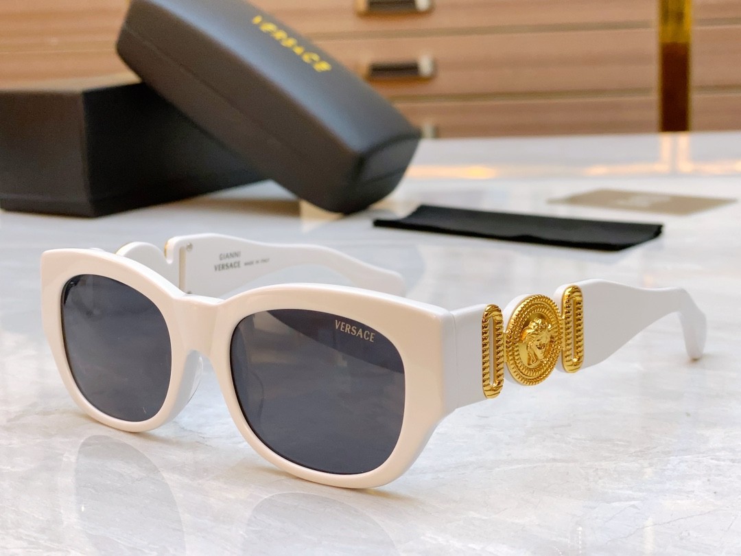 2 versace glasses list