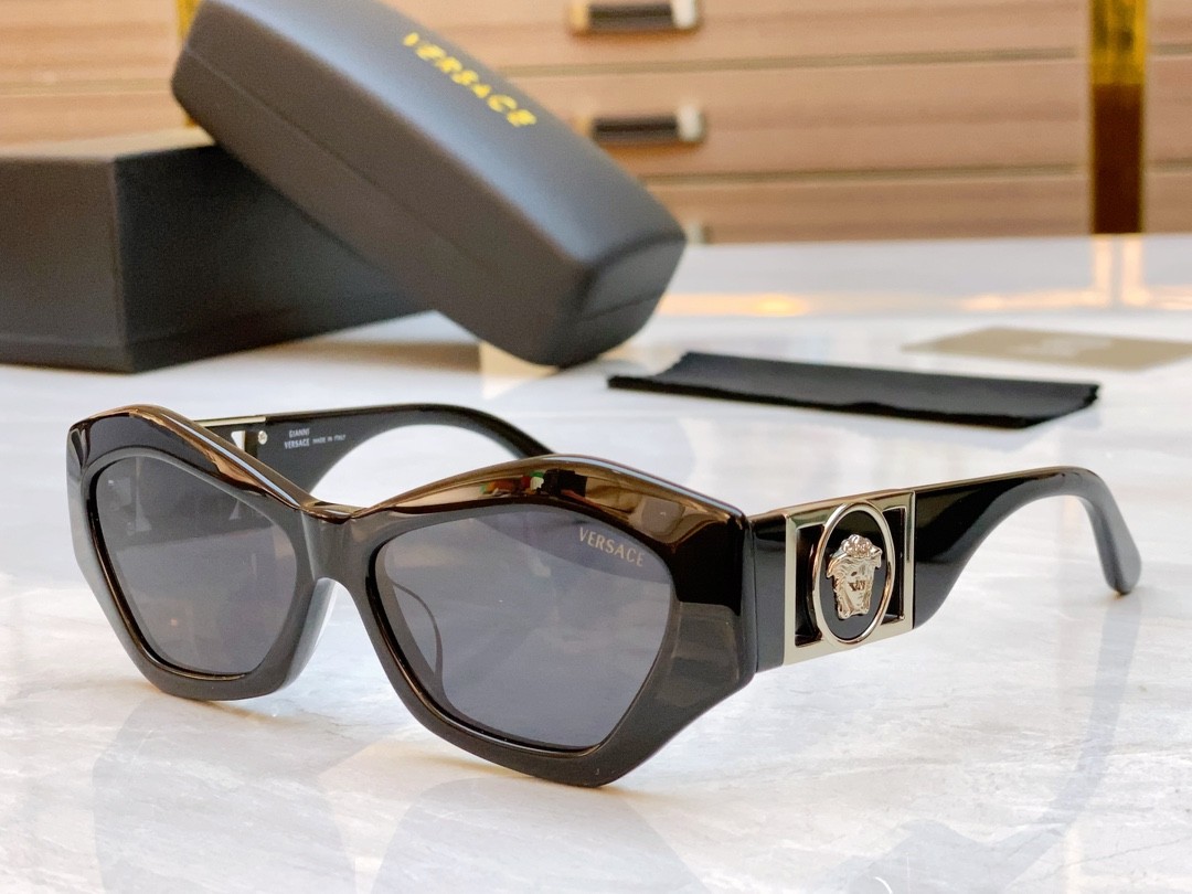 2 versace glasses list