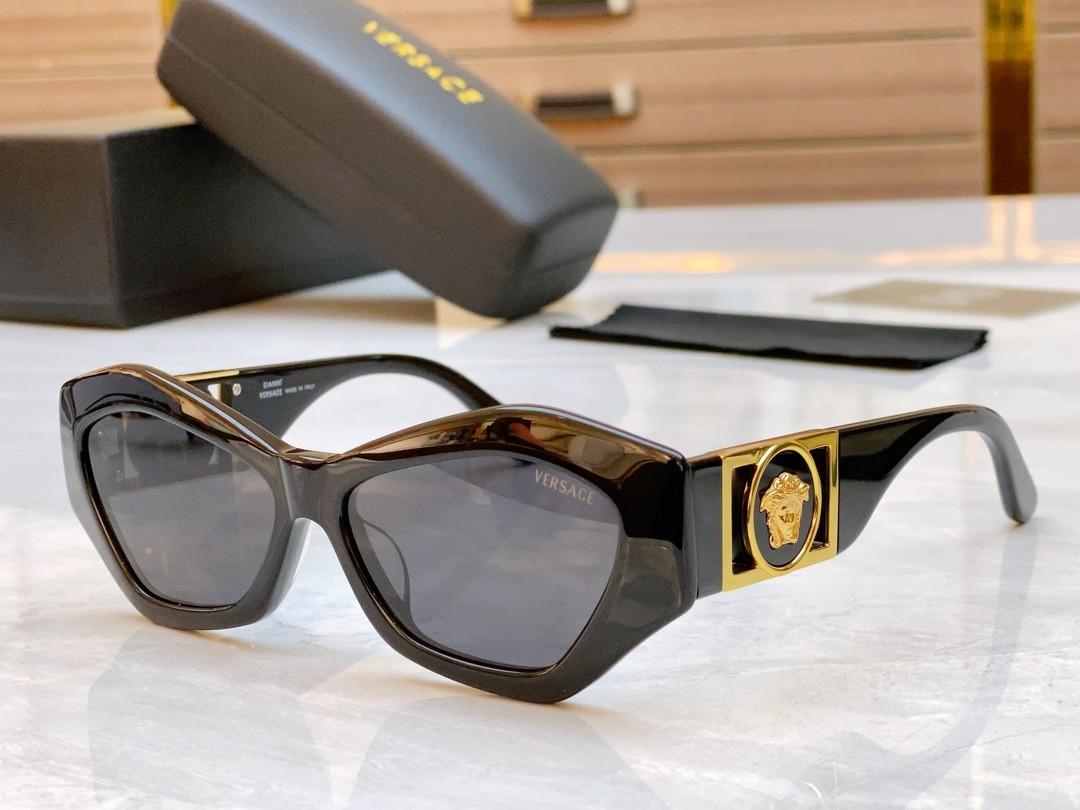 2 versace glasses list