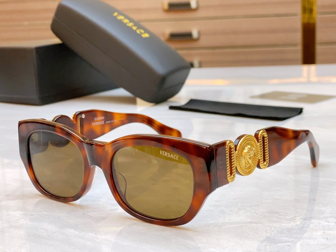2 versace glasses list
