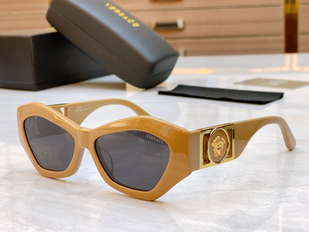2 versace glasses list