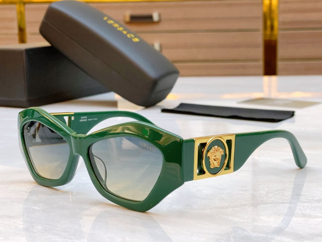 2 versace glasses list