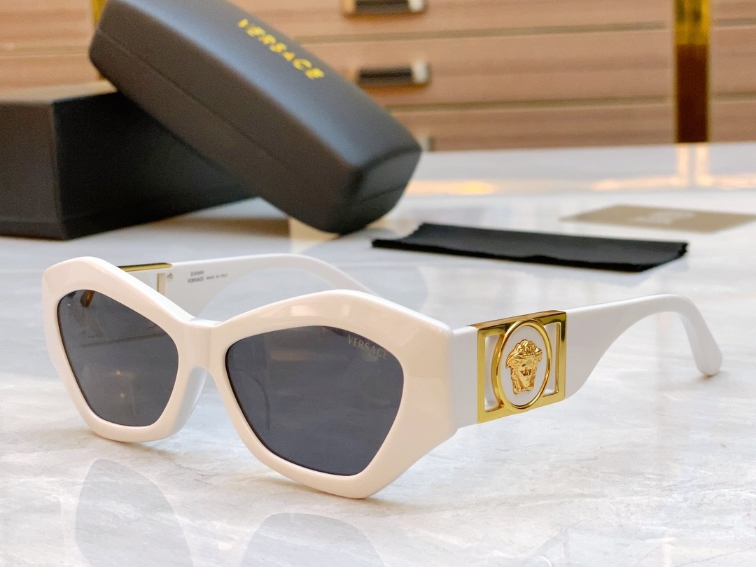 2 versace glasses list