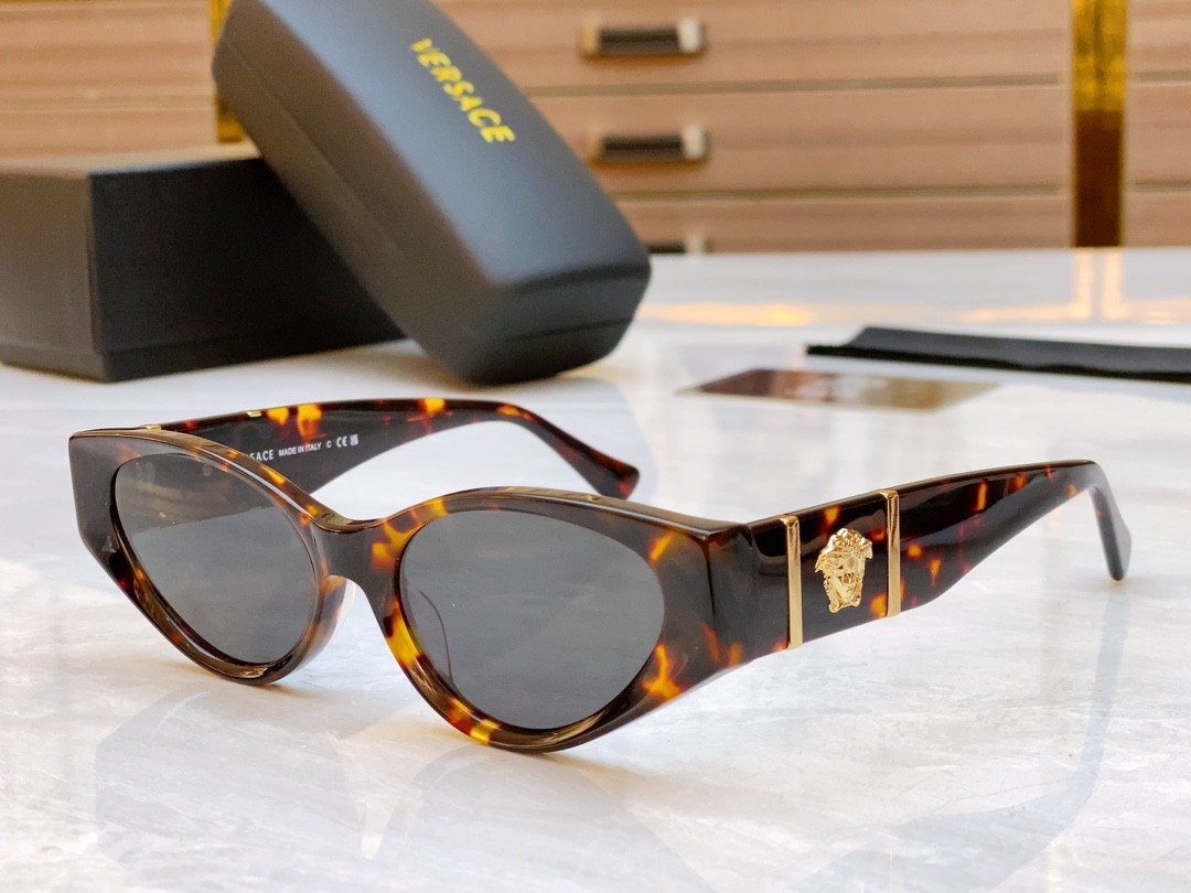 2 versace glasses list