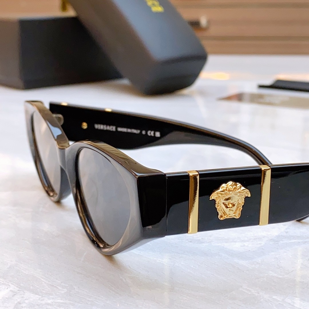 2 versace glasses list