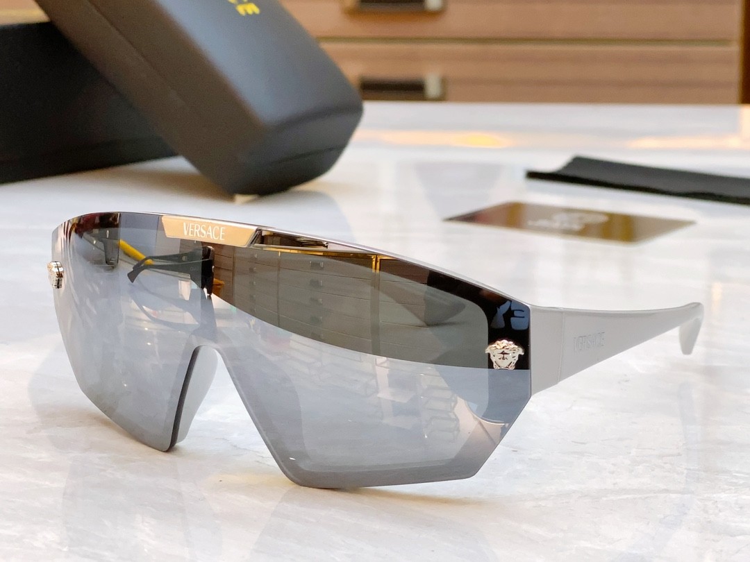 2 versace glasses list