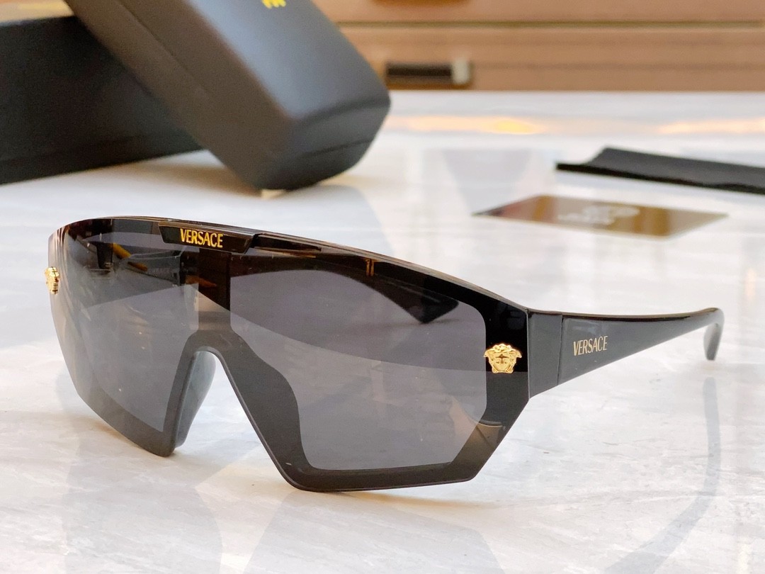 2 versace glasses list