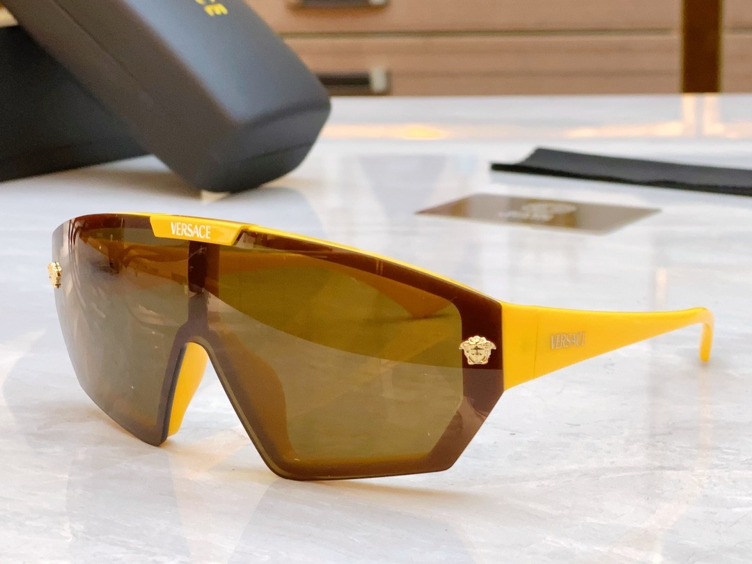 2 versace glasses list
