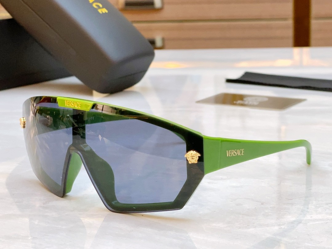 2 versace glasses list