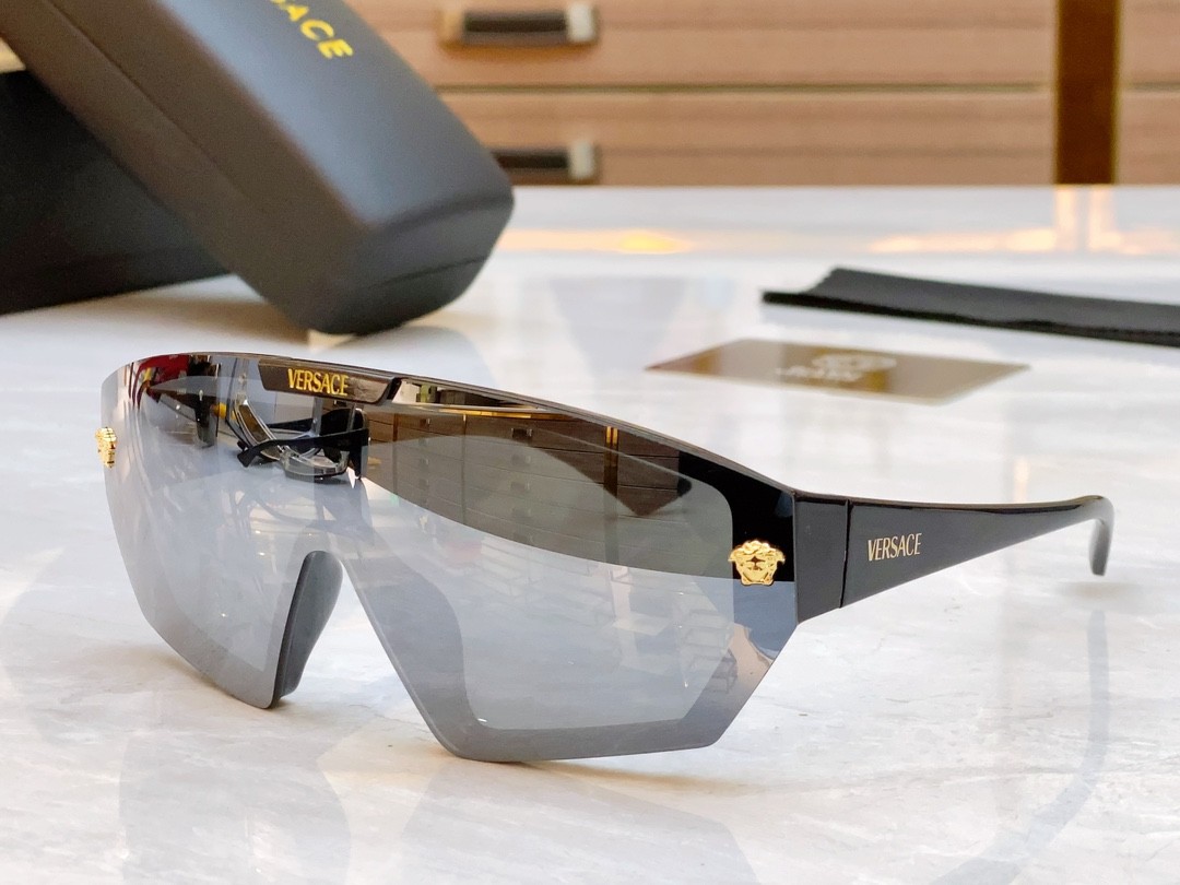 2 versace glasses list