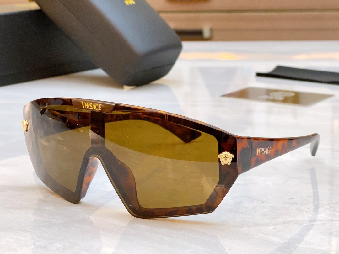 2 versace glasses list