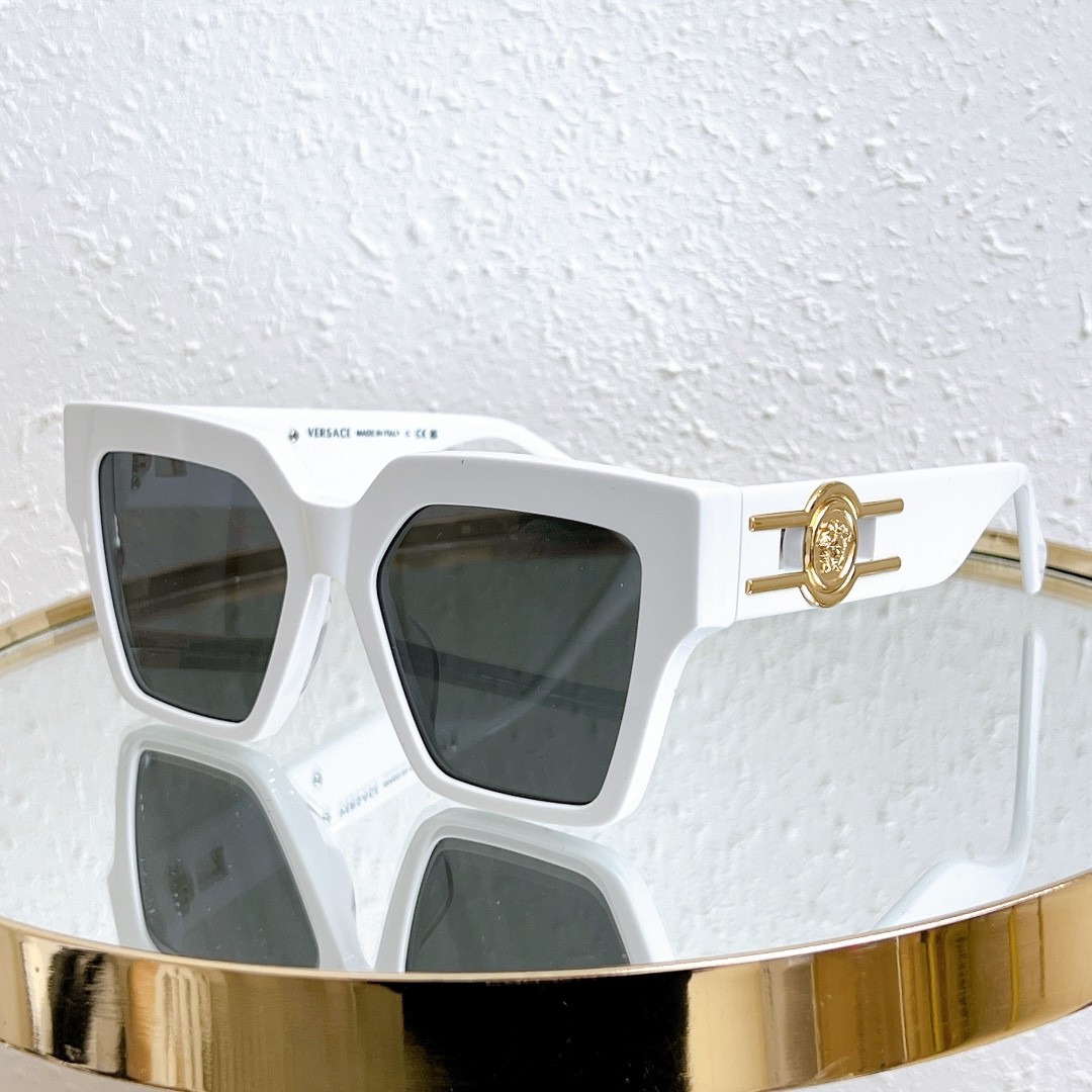 2 versace glasses list