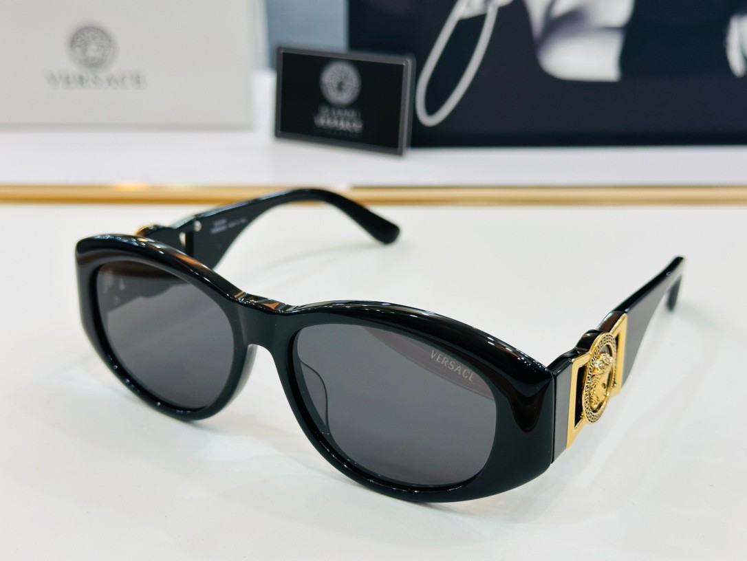 2 versace glasses list