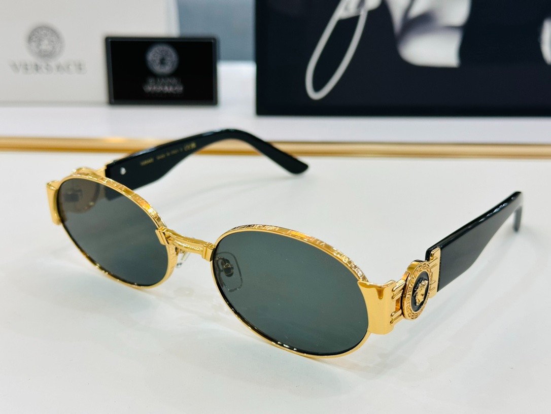 2 versace glasses list