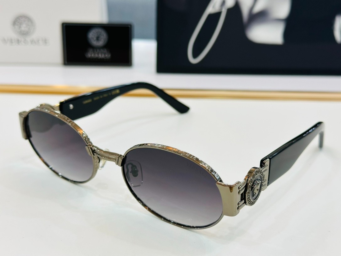 2 versace glasses list