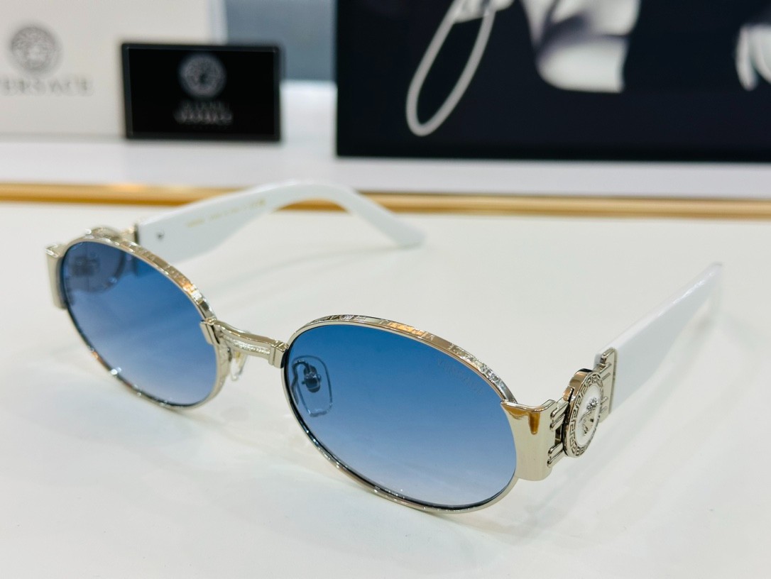 2 versace glasses list