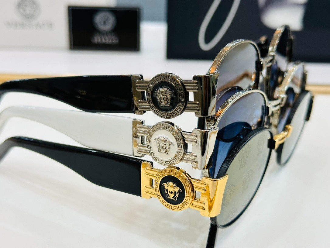 2 versace glasses list