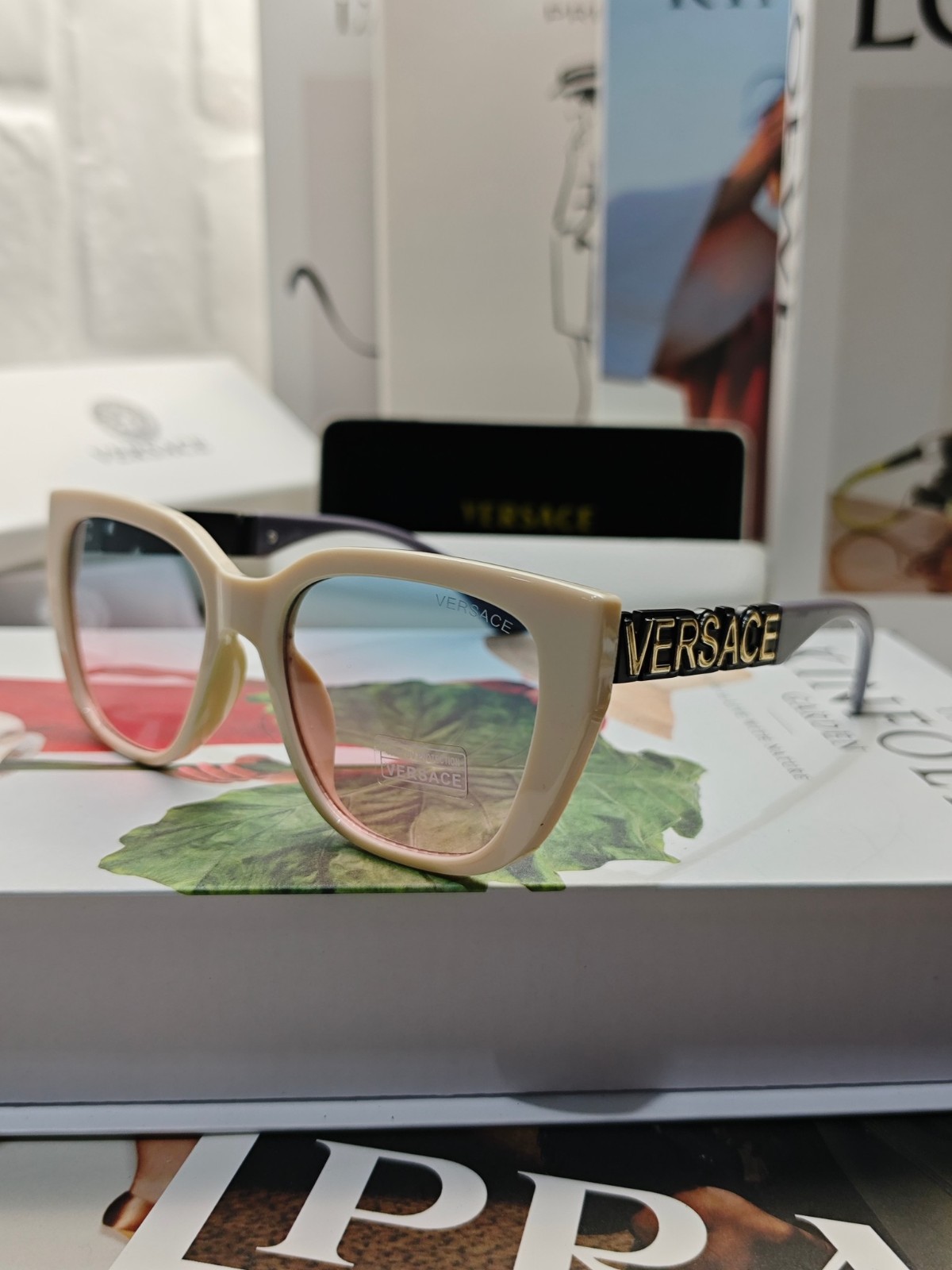 2 versace glasses list