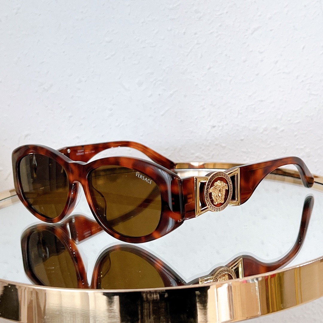 2 versace glasses list