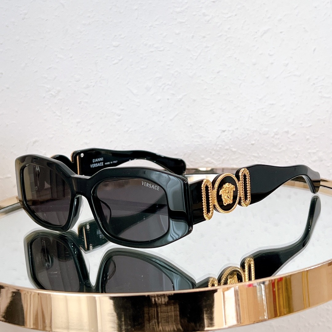 2 versace glasses list
