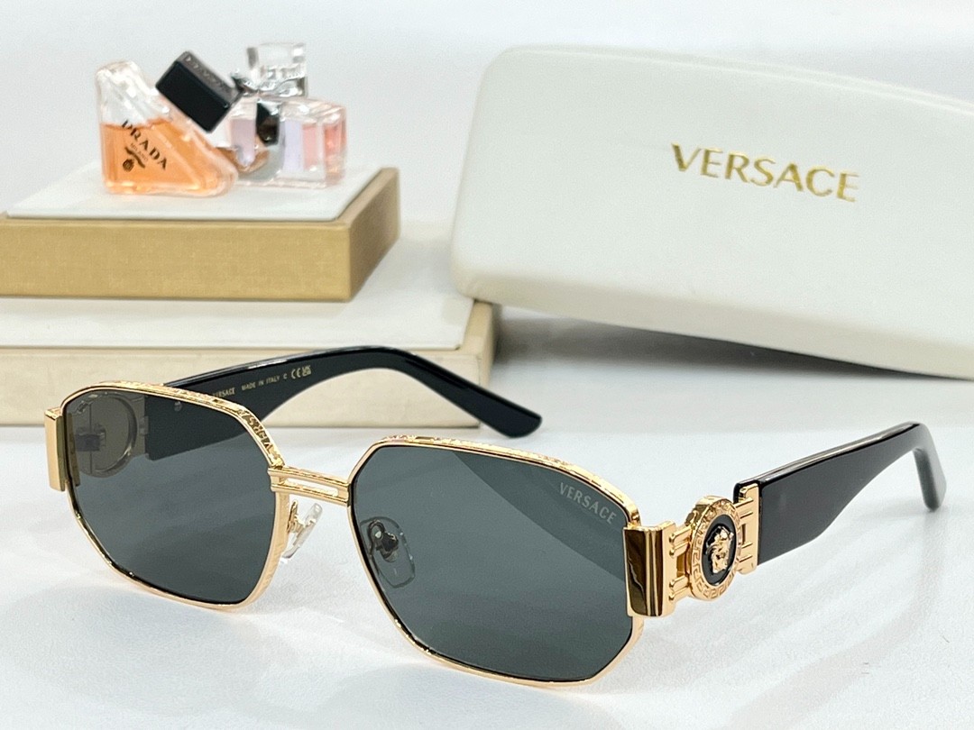 2 versace glasses list