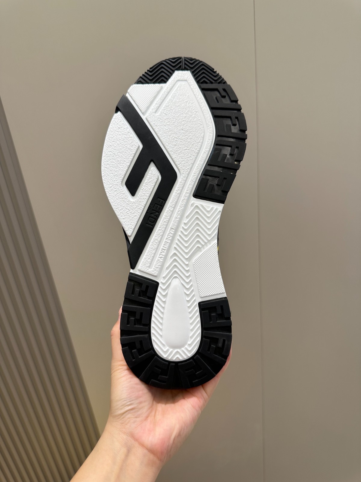 056 42123144 size 39-44