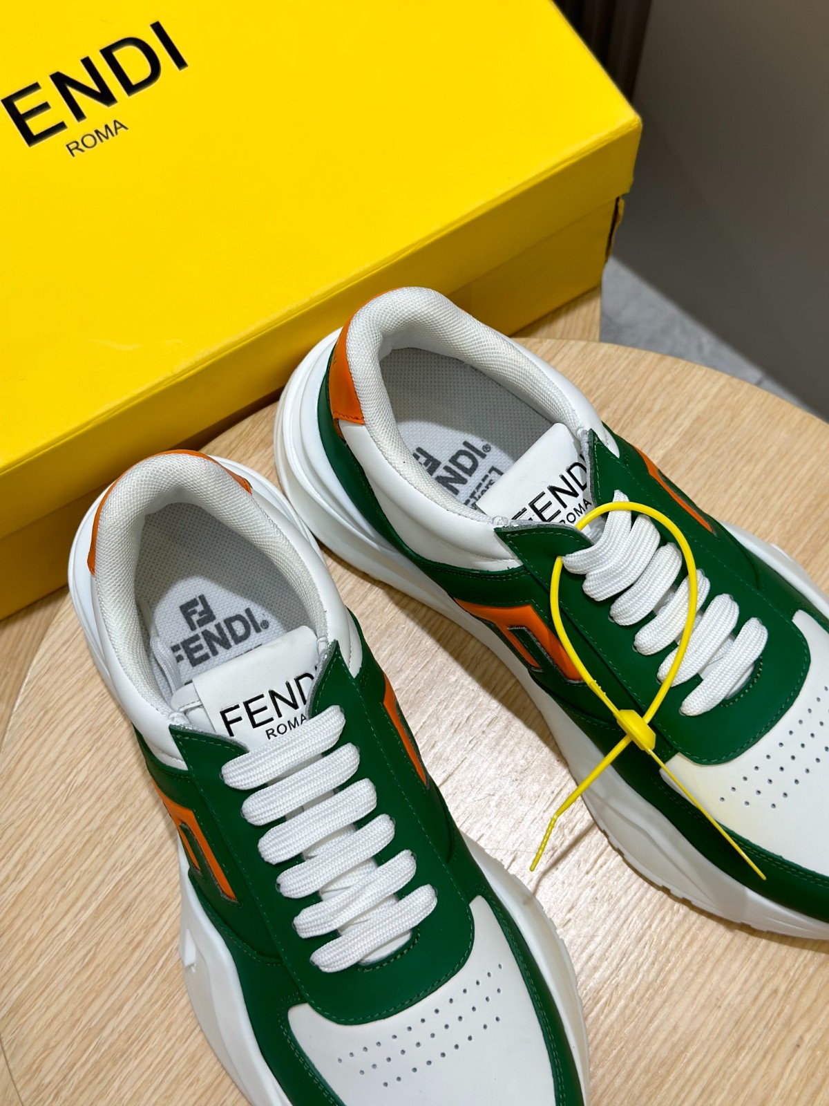 050 42123144 size 39-44