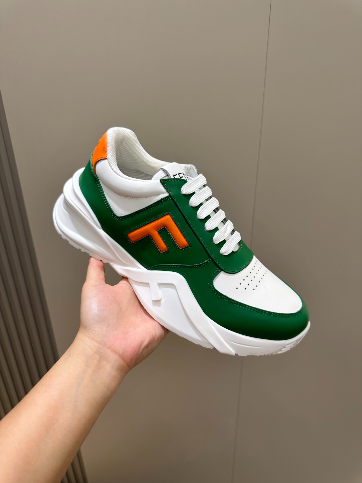 050 42123144 size 39-44