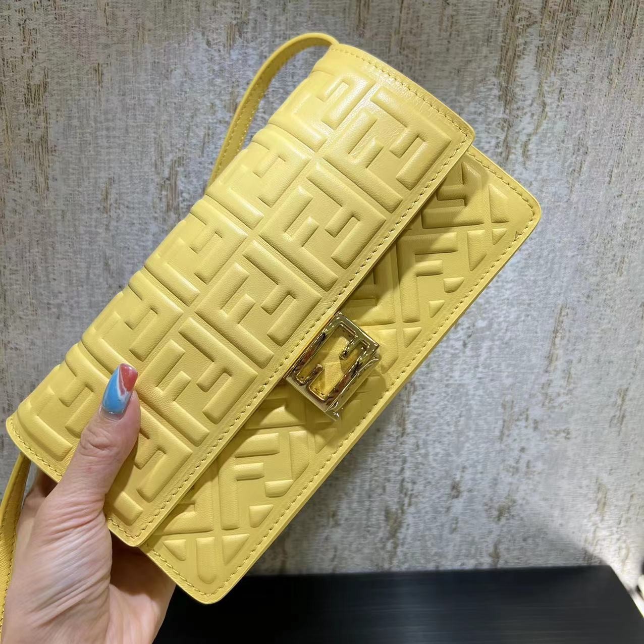 096 63123198 size 21x11.5x5cm