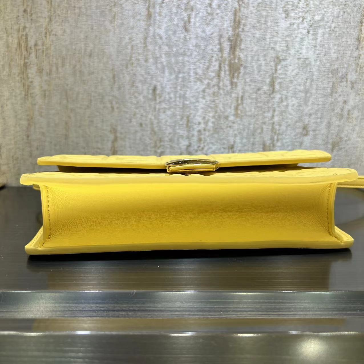 096 63123198 size 21x11.5x5cm