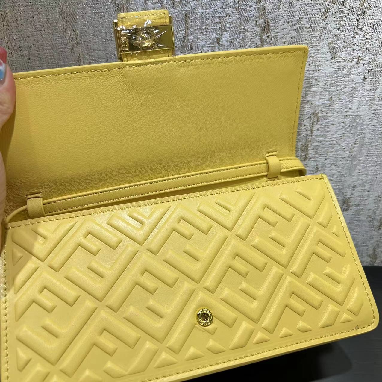 096 63123198 size 21x11.5x5cm