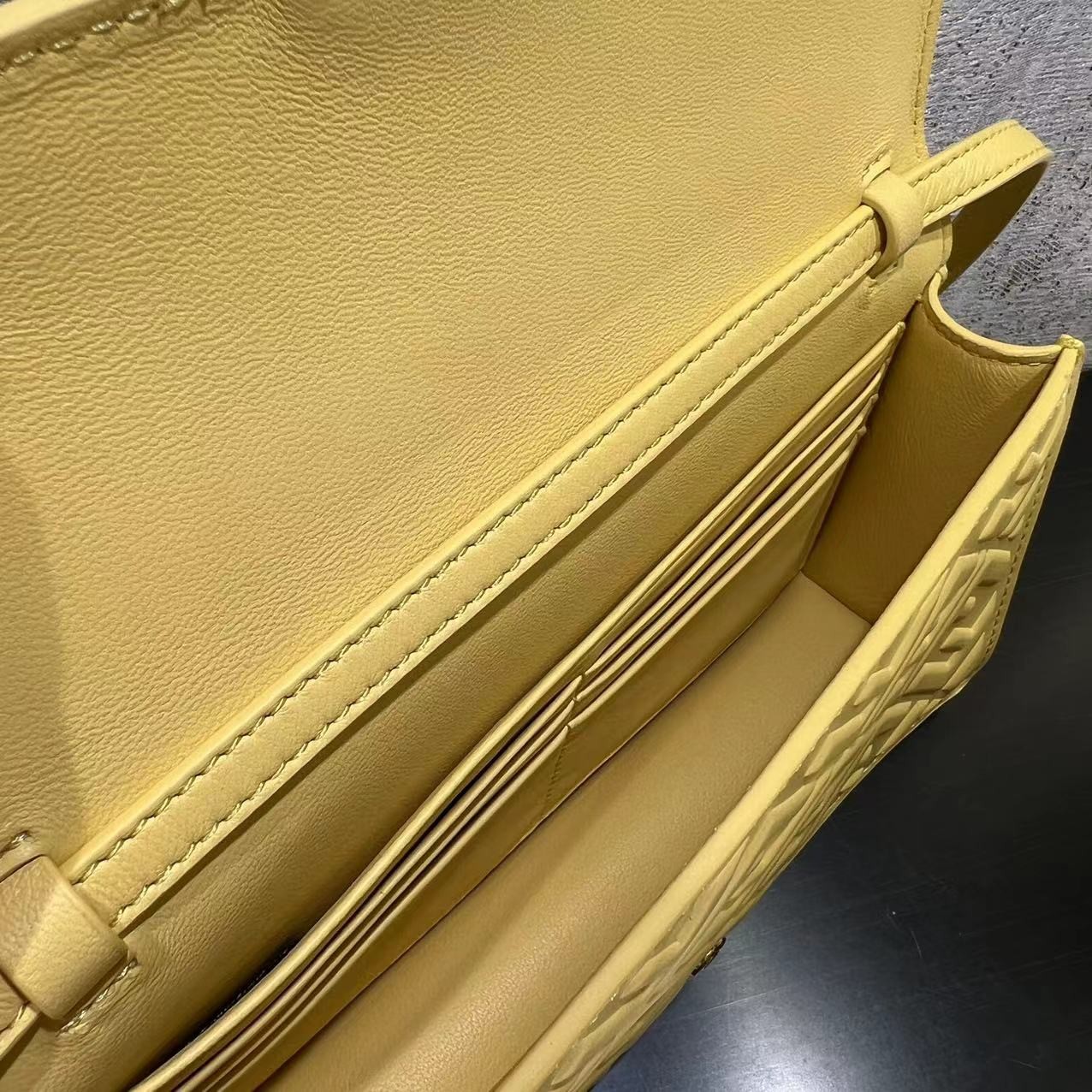 096 63123198 size 21x11.5x5cm